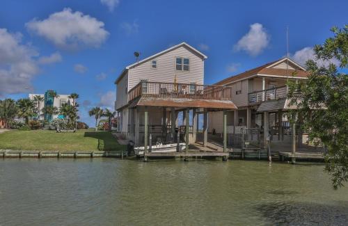 Tropical Oasis In Beautiful Galveston-Tiki Island home