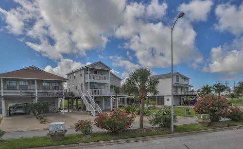 Tropical Oasis In Beautiful Galveston-Tiki Island home