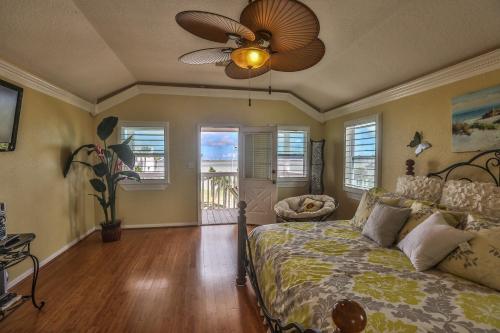 Tropical Oasis In Beautiful Galveston-Tiki Island home