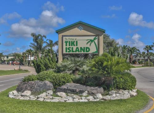 Tropical Oasis In Beautiful Galveston-Tiki Island home