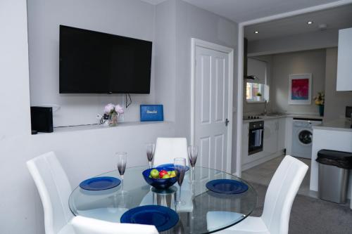 Facilities, Luke Stays - Front Street in North Shields