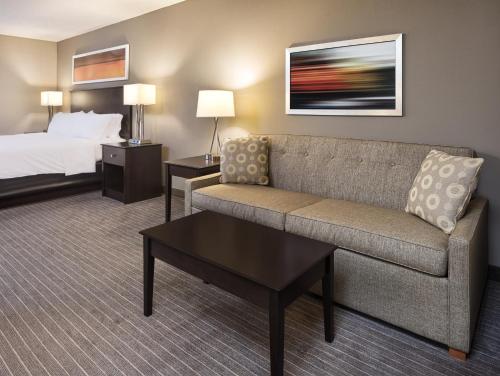 Holiday Inn Express Hotel & Suites Minneapolis - Minnetonka, an IHG Hotel