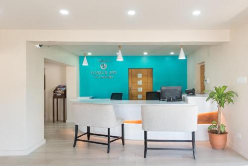 Lobby, Rostrevor Hotel in Christ Church