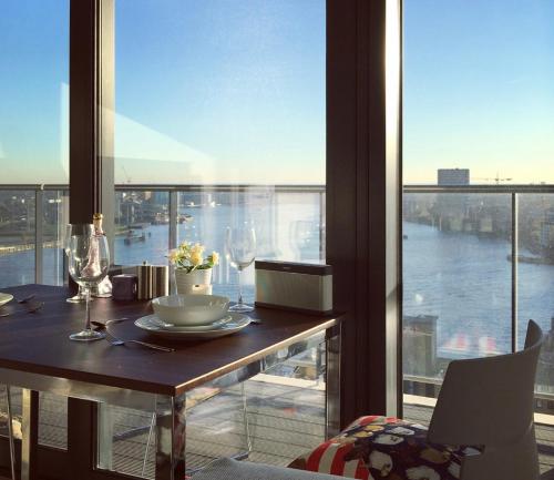 Luxury New Built 2 Beds Apartment With Skyline Riverview, , London