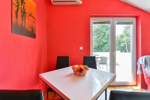 Family friendly apartments with a swimming pool Zadar - 18098