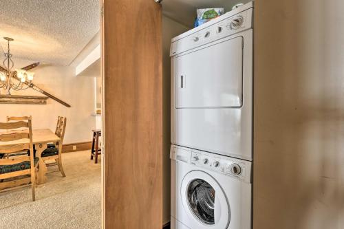 Lakefront Retreat with Panoramic Mountain Views - image 10