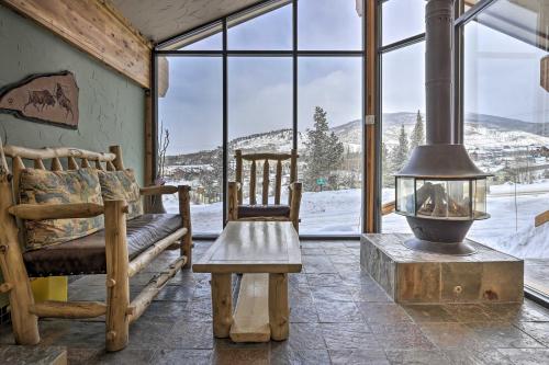 Lakefront Retreat with Panoramic Mountain Views - image 2