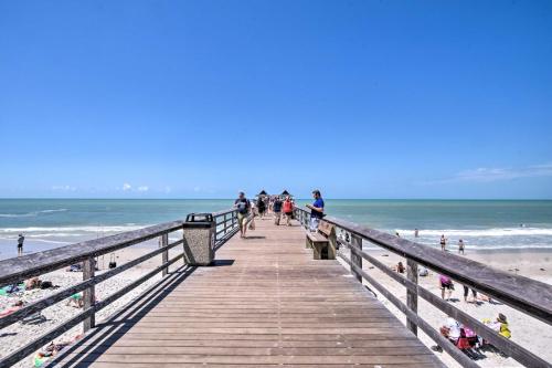 Cozy Home with Lanai 4Mi to Naples Beach and Pier - image 6