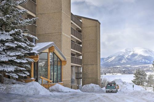 Lakefront Retreat with Panoramic Mountain Views - image 12