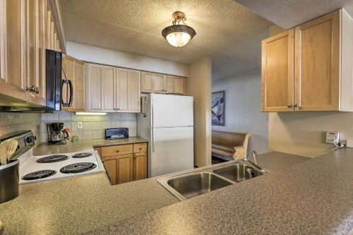 Lake Dillon Retreat with Mtn Views and Hot Tub Access! in Dillon, USA