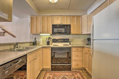 Lake Dillon Retreat with Mtn Views and Hot Tub Access! in Dillon, USA