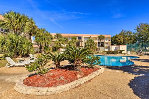 Ground-Floor Condo Walk to Beach and Casino! - image 10