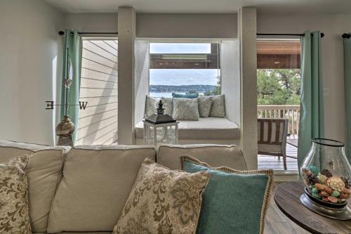 Lakefront Resort Living: Pool, Golf, Tennis & More in Point Venture (TX)