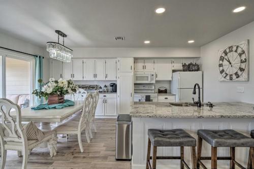 Lakefront Resort Living: Pool, Golf, Tennis & More in Point Venture (TX)