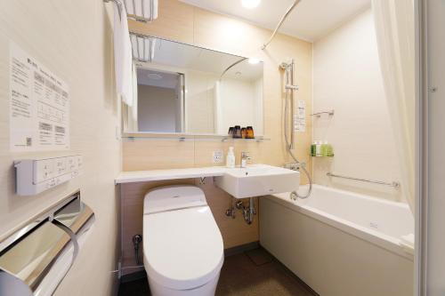 Standard Double Room image 7