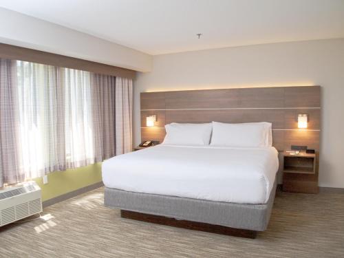 Holiday Inn Express South Burlington an IHG Hotel - image 2