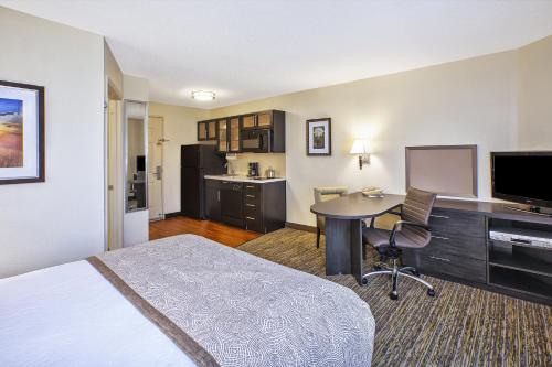 Candlewood Suites Indianapolis Northeast, an IHG Hotel