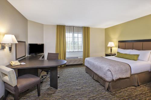 Candlewood Suites Indianapolis Northeast, an IHG Hotel