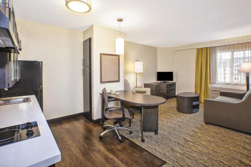 Candlewood Suites Indianapolis Northeast, an IHG Hotel