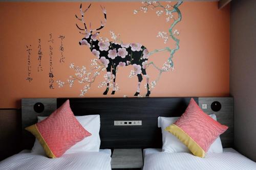 Standard Twin Room image 10
