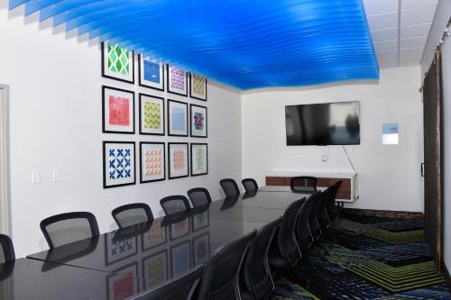Holiday Inn Express & Suites - Bensenville - O'Hare an IHG Hotel - image 6