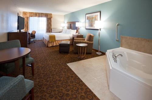 Holiday Inn Express and Suites St. Cloud an IHG Hotel - image 6