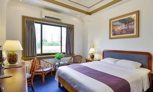 room detail thumbnail 1