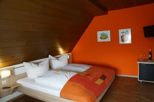 Gasthof zum Adler - Wahlwies-3 km z Bodensee Hotel geöffnet - Rest-Mo-Di-geschl