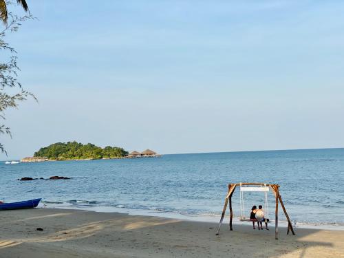 Naroth Beach Bungalow