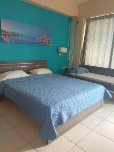 1 double bed, 1 twin bed