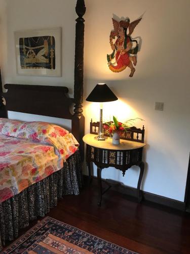 Queen Room with Pool View image 6