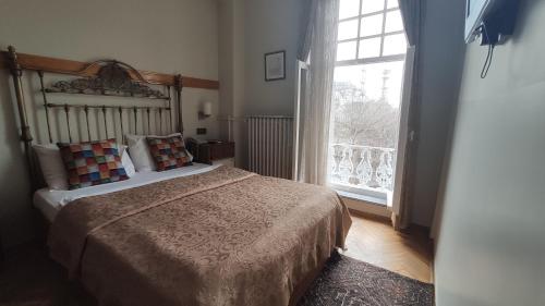 Double Room image 3