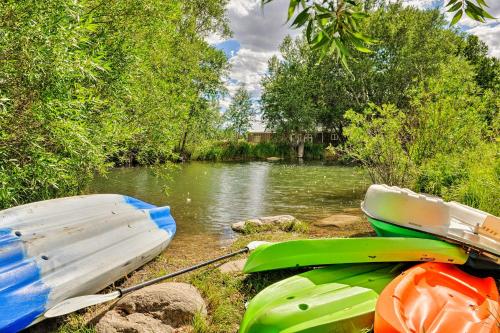 Yellowstone River Lodge with Kayaks and Mountain Views