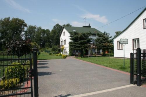 A szálláshely kívülről, Albinos in Lancut