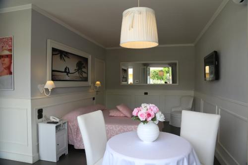 Hotel Barbarella - image 12