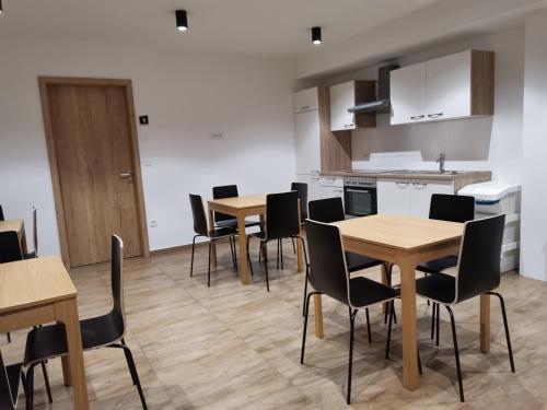 кухня, PUBYLAND ROOMS & APARTMENTS in Рогатек