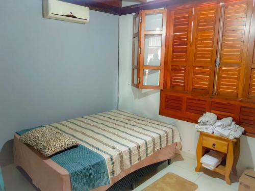 Casa com piscina, bem localizada