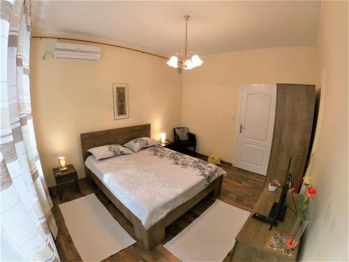 Apartment Honey - image 13