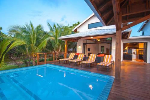 Vivaro Roatan North House