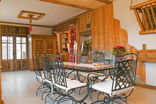 Chez MARLYSE-chambres et Table d'hôtes (Chez MARLYSE-chambres et Table d'hotes) in Saint-Maurice-sur-Moselle