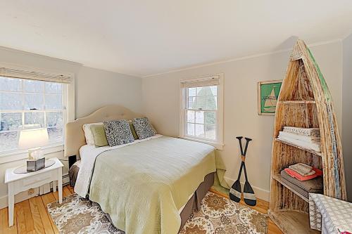 New Listing! Charming Getaway with Spacious Yard home - image 4