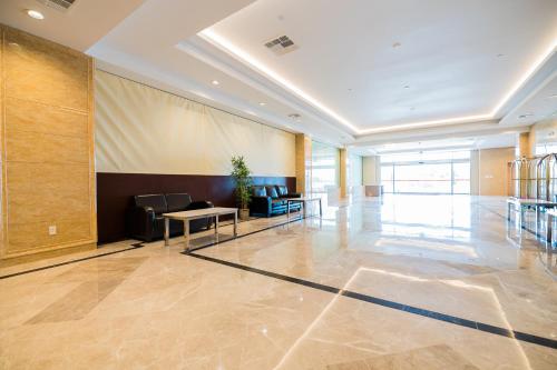 Lobby, LA Crystal Hotel in East Los Angeles