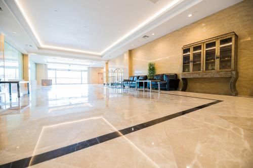 Lobby, LA Crystal Hotel in East Los Angeles