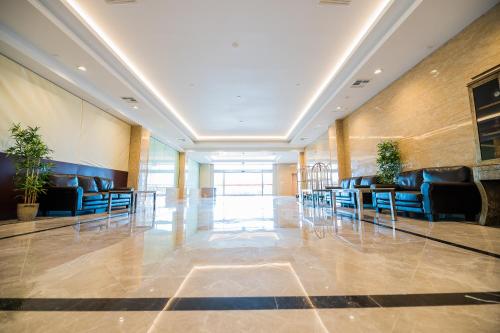 Lobby, LA Crystal Hotel in East Los Angeles