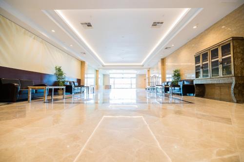 Lobby, LA Crystal Hotel in East Los Angeles