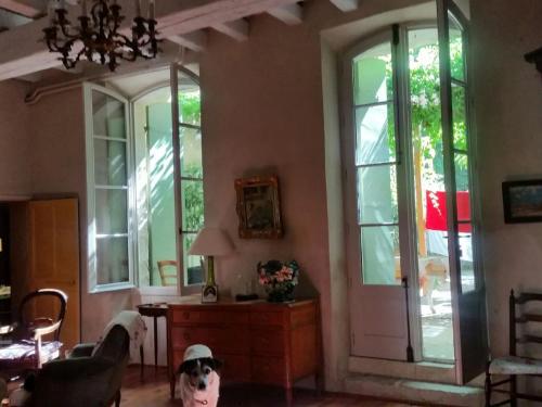 Serene Holiday Home in Tarascon with Patio gîte à louer Lansac