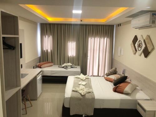 1 queen bed, 1 twin bed