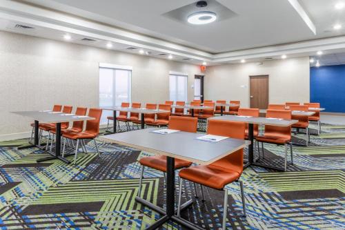 Holiday Inn Express Kearney By IHG - 회의실/연회장