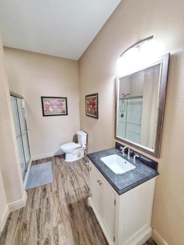Luxury Home! Private Pool- Free 6 Seat Golf Cart! 3 Minutes to Beach - image 2