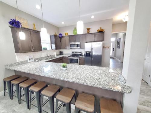 Secluded and Quiet Home! Private Pool- Free 6 Seat Golf Cart! 5 Min to Beach! - image 6